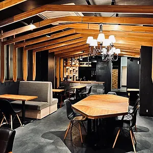 Albergue Namba Hive, Osaca